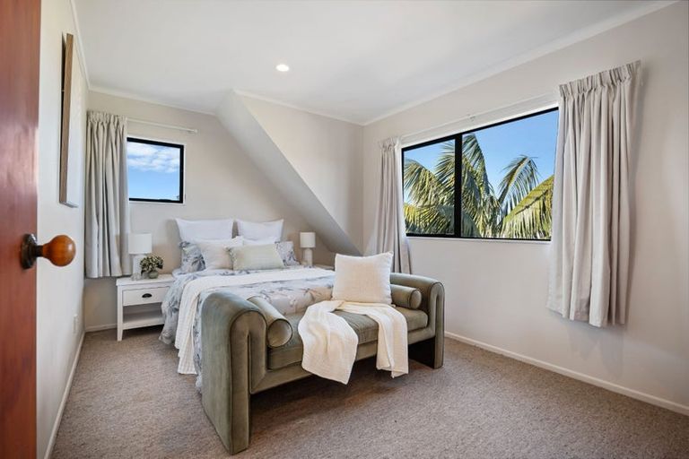 Photo of property in 48 Lakeside Drive, Orewa, 0931