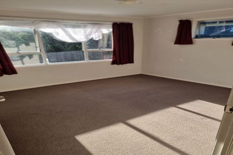 Photo of property in 1/19a Ribblesdale Road, Henderson, Auckland, 0612