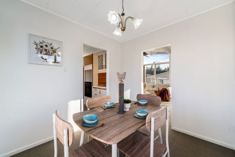 Photo of property in 39 Thornlow Street, Glendene, Auckland, 0602