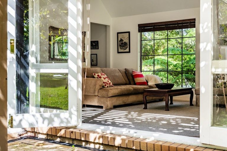 Photo of property in 151 Taupaki Road, Taupaki, Henderson, 0782