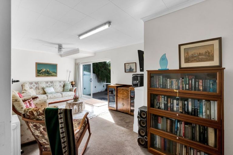 Photo of property in 335c Devon Street West, New Plymouth, 4310