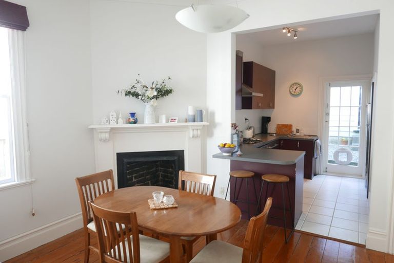 Photo of property in 22 Sugarloaf Road, Brooklyn, Wellington, 6021