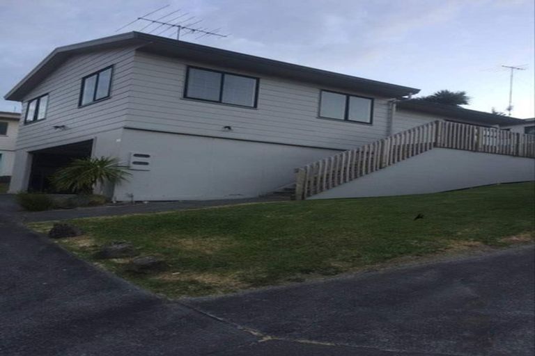 Photo of property in 1/7 Romulus Place, Totara Vale, Auckland, 0629