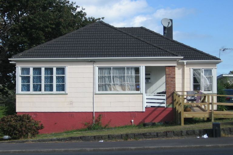 Photo of property in 3194 Great North Road, New Lynn, Auckland, 0600