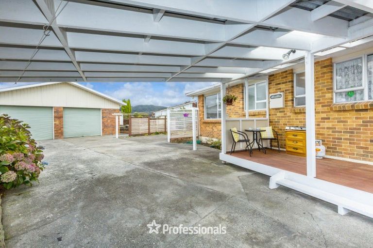 Photo of property in 15a Bonnie Glen Crescent, Ebdentown, Upper Hutt, 5018