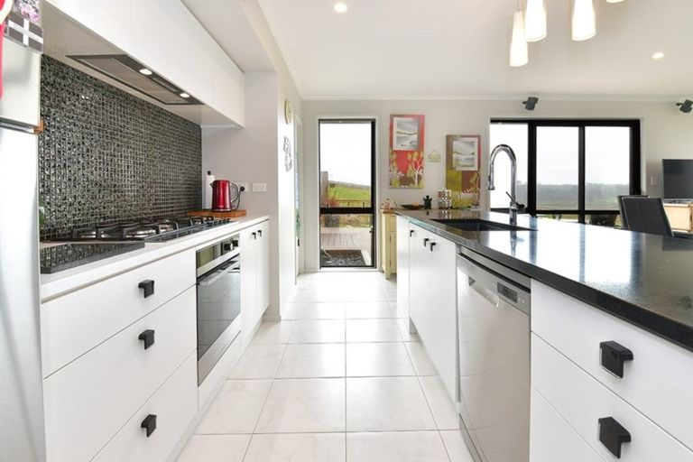 Photo of property in 137 Tuparekura Road, South Head, Helensville, 0874