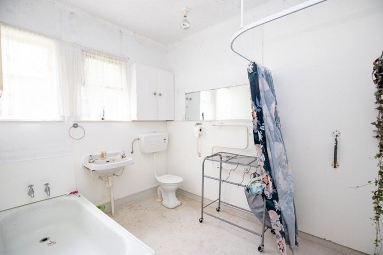 Photo of property in 18 Canal West Road, Waitakaruru, Thames, 3576