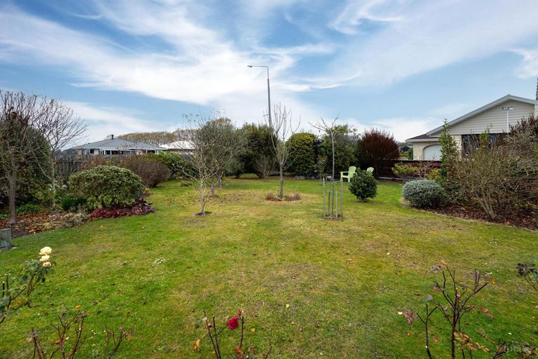 Photo of property in 20 Timaru Road, Waimate, 7924
