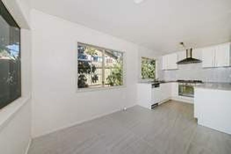 Photo of property in 66e Woodglen Road, Glen Eden, Auckland, 0602