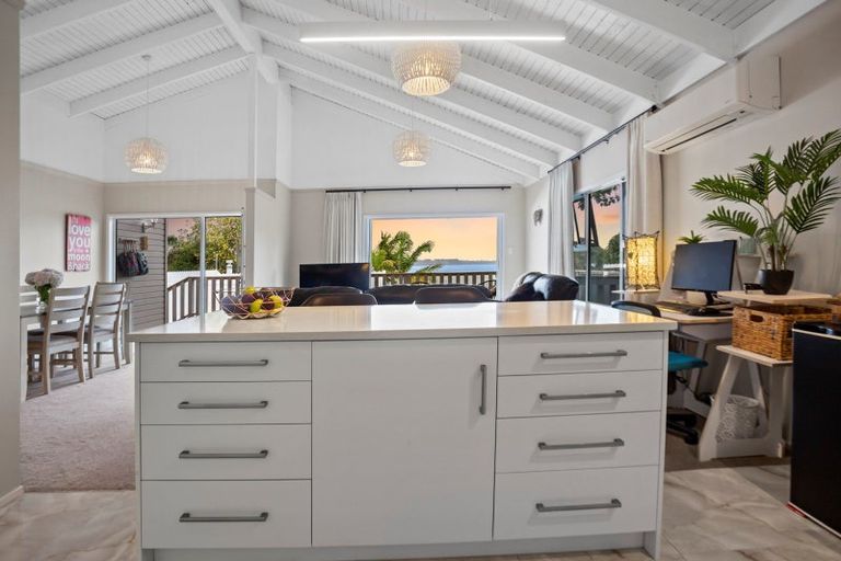 Photo of property in 11 Moana Drive, Tanners Point, Katikati, 3177