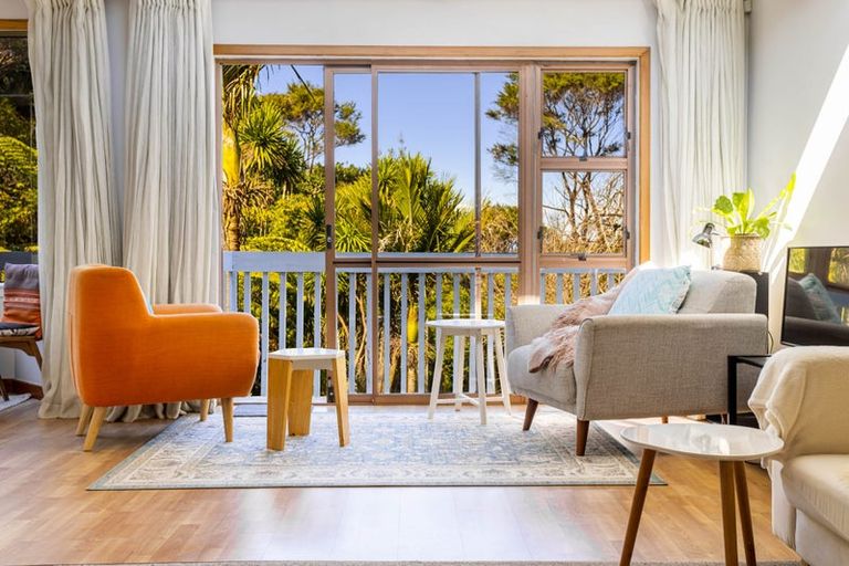 Photo of property in 83 Wood Bay Road, Titirangi, Auckland, 0604