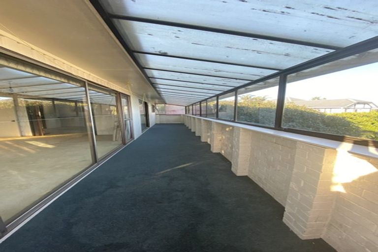 Photo of property in 1/533 Beach Road, Murrays Bay, Auckland, 0630