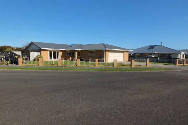 Photo of property in 6 Teppett Place, Foxton Beach, Foxton, 4815