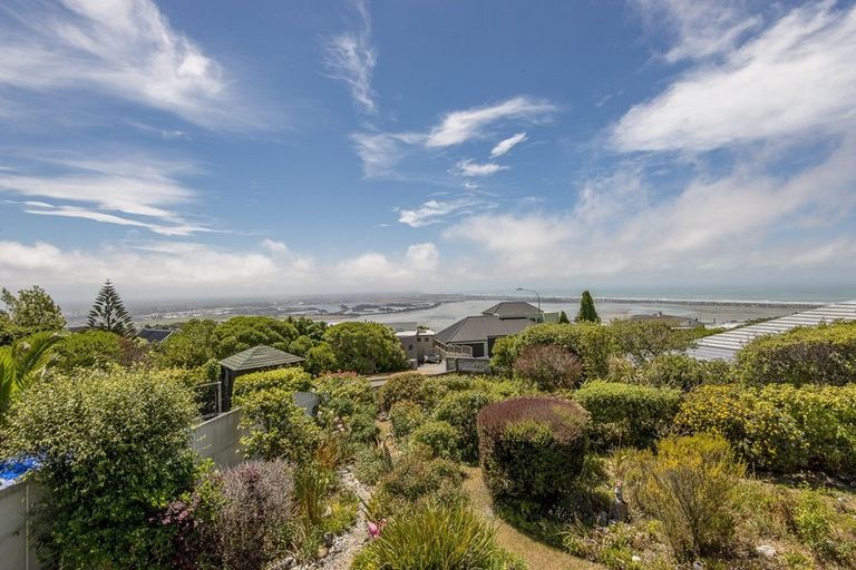 Photo of property in 223 Mount Pleasant Road, Mount Pleasant, Christchurch, 8081