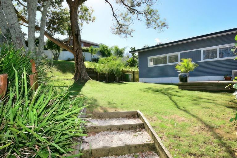 Photo of property in 44 Hogans Road, Glenfield, Auckland, 0629