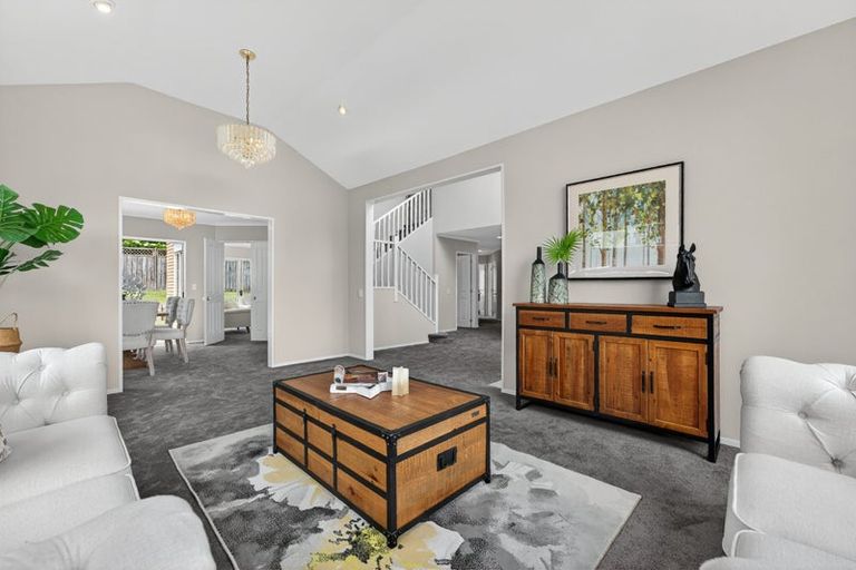 Photo of property in 32 Delmont Close, East Tamaki Heights, Auckland, 2016