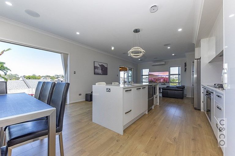 Photo of property in 2 Tauwaka Crescent, Riverhead, 0820