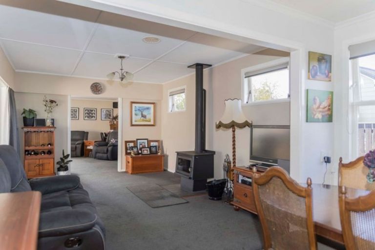 Photo of property in 17 Smith Street, Dannevirke, 4930