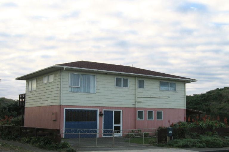 Photo of property in 1 Moana Street, Otaki Beach, Otaki, 5512
