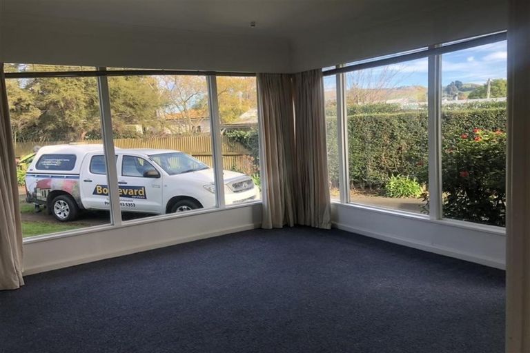 Photo of property in 16 Howard Road, Taradale, Napier, 4112
