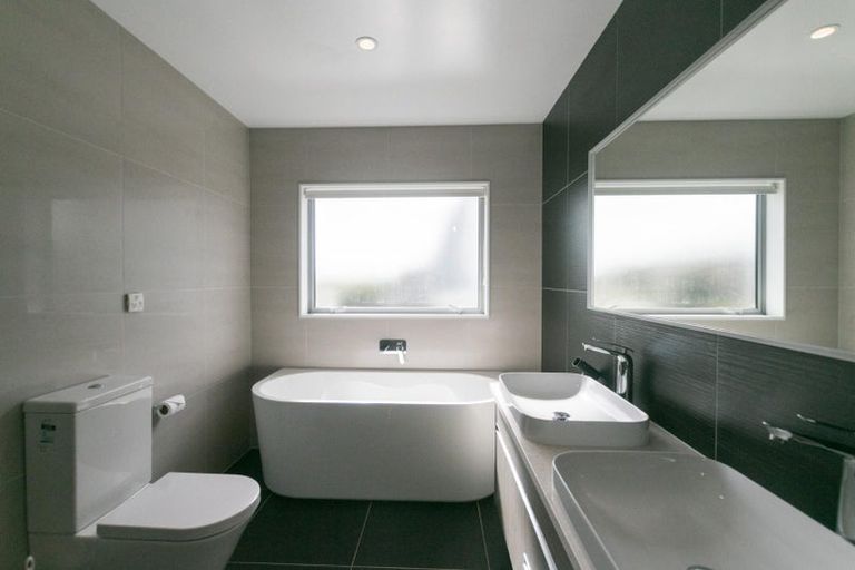 Photo of property in 69 Bordeaux Parade, Te Atatu South, Auckland, 0610