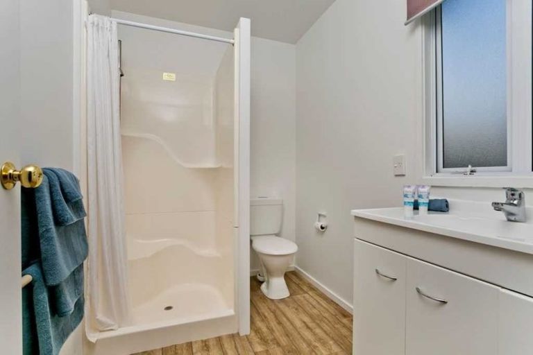 Photo of property in 12a Montgomery Avenue, Rothesay Bay, Auckland, 0630