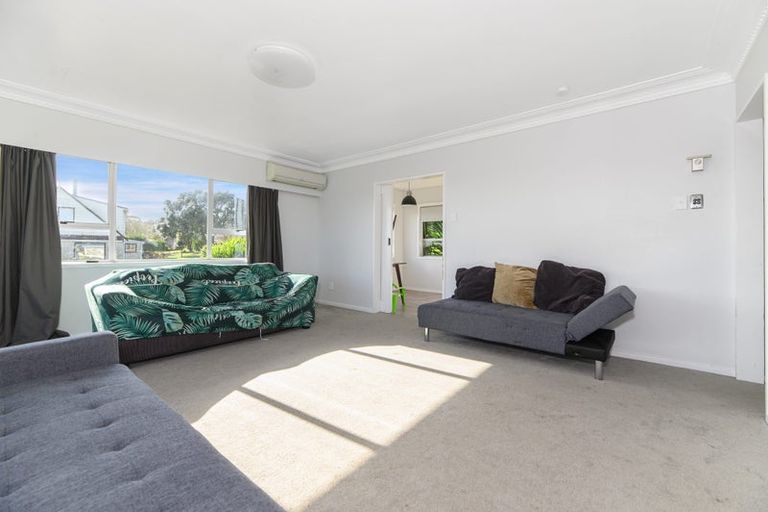 Photo of property in 2 April Place, Red Hill, Papakura, 2110