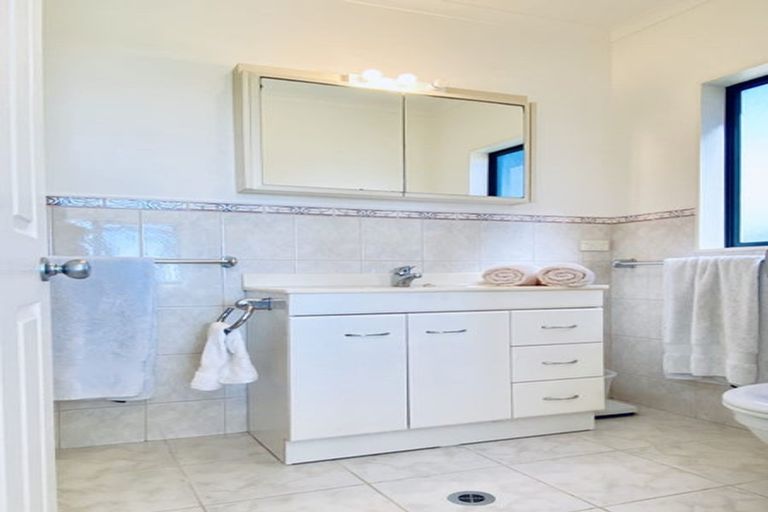 Photo of property in 9 Courtney Place, Pauanui, Hikuai, 3579