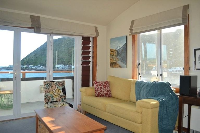 Photo of property in 32 Owhiro Bay Parade, Owhiro Bay, Wellington, 6023