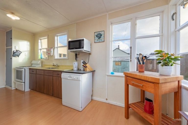 Photo of property in 18 Gibson Crescent, Naenae, Lower Hutt, 5011