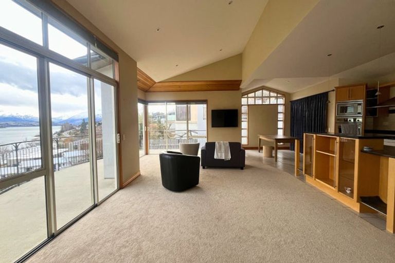 Photo of property in 10 Lismore Street, Wanaka, 9305