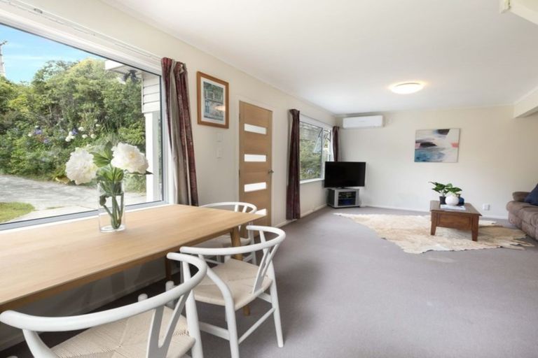 Photo of property in 34 Lyndhurst Road, Tawa, Wellington, 5028