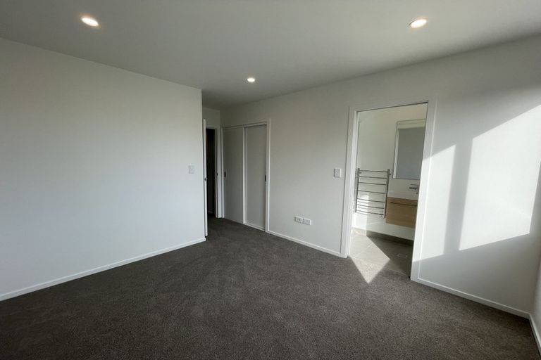 Photo of property in 1/12 Enderby Drive, Te Atatu Peninsula, Auckland, 0610
