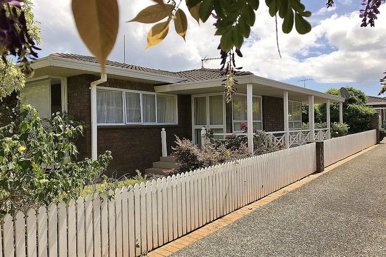 Photo of property in 1/6 Ocean View Road, Milford, Auckland, 0620