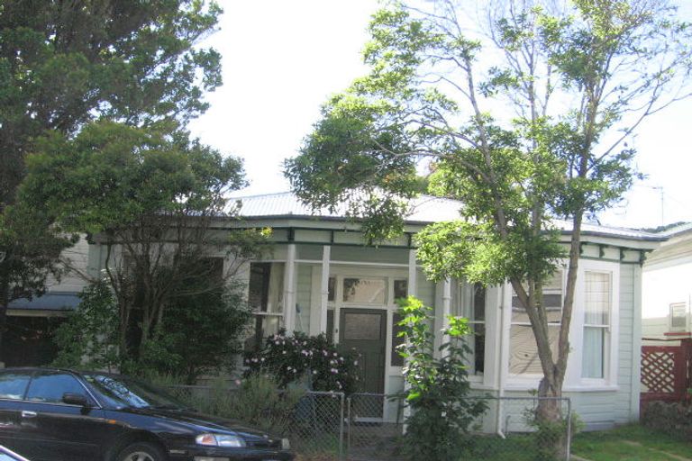 Photo of property in 15 Myrtle Crescent, Mount Cook, Wellington, 6021