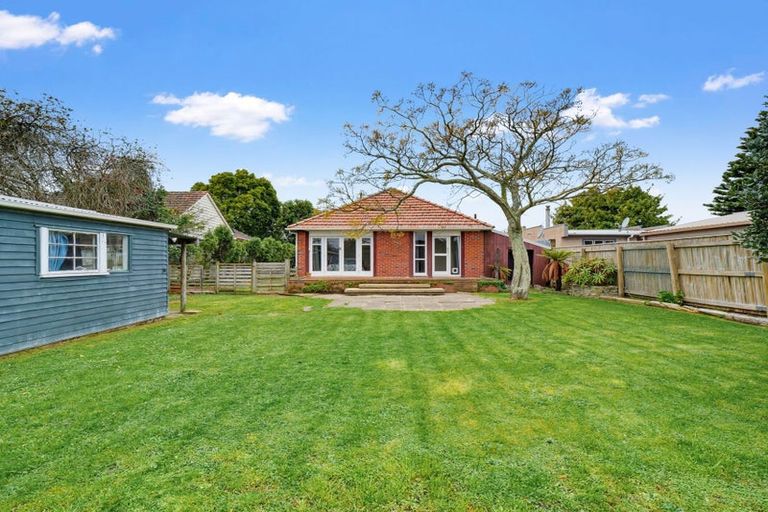 Photo of property in 59 Weston Avenue, Roslyn, Palmerston North, 4414