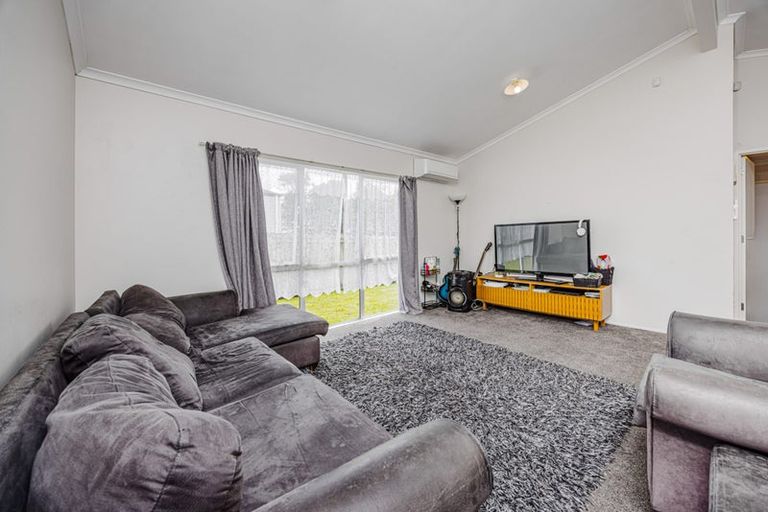 Photo of property in 1/20 Solveig Place, Randwick Park, Auckland, 2105