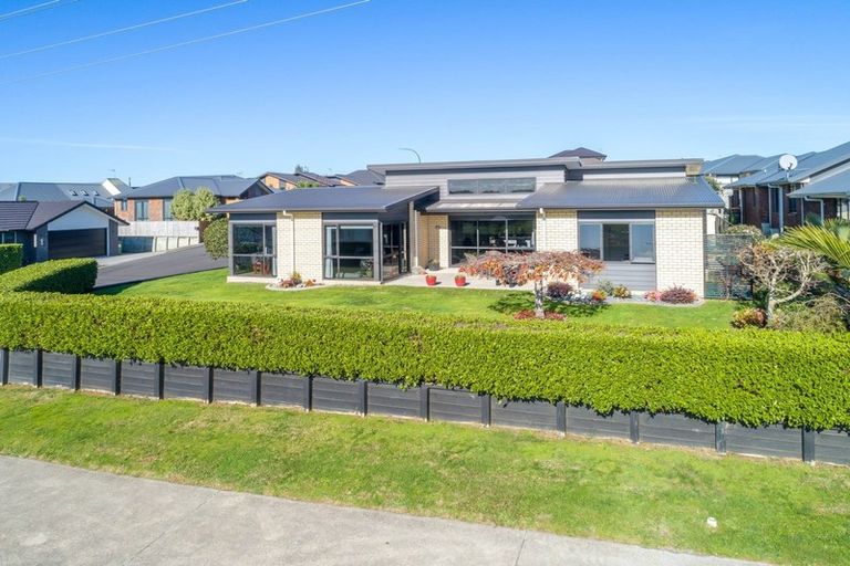 Photo of property in 2 Ruske Place, Grandview Heights, Hamilton, 3200