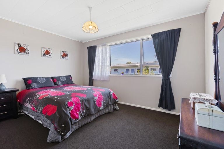 Photo of property in 5 Newbury Place, Waitara, 4320