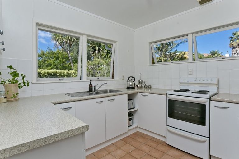 Photo of property in 2/43 Northumberland Avenue, Belmont, Auckland, 0622