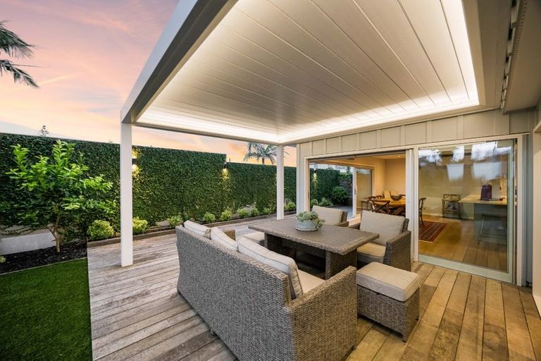 Photo of property in 9a Craig Road, Milford, Auckland, 0620