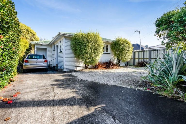 Photo of property in 2 Awanui Street, Merrilands, New Plymouth, 4312