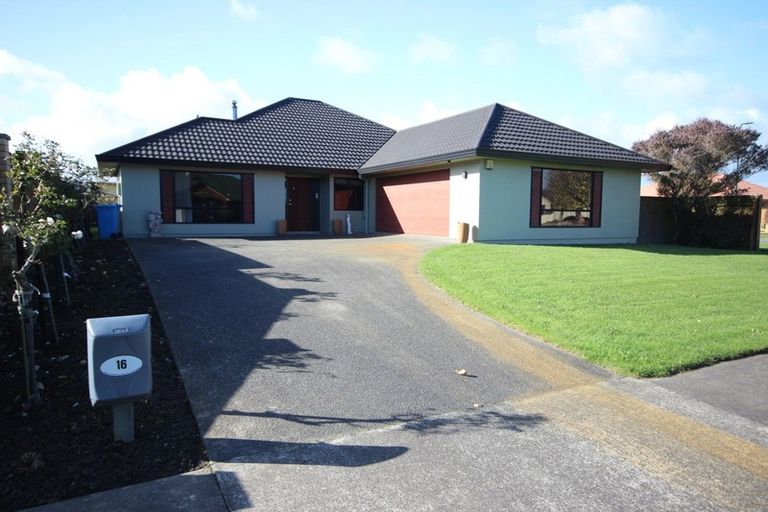 Photo of property in 16 Presidential Drive, Milson, Palmerston North, 4414