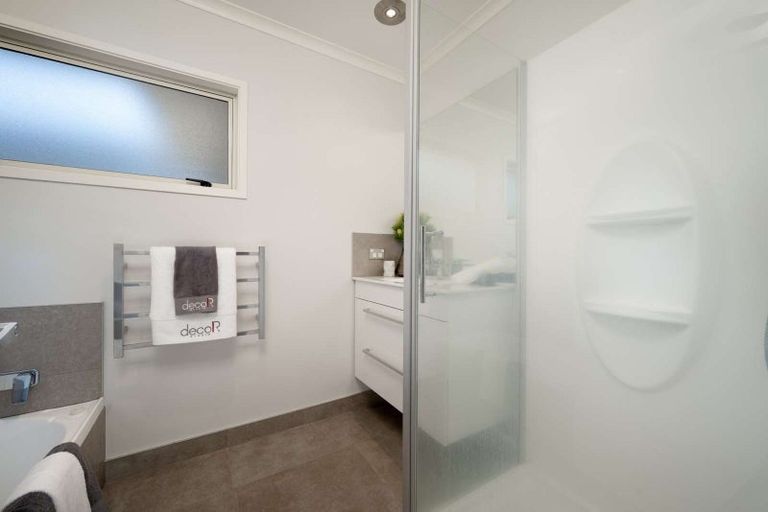 Photo of property in 30a Colmar Road, Mellons Bay, Auckland, 2014