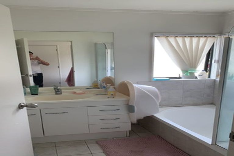 Photo of property in 1/112 Seaview Road, Glenfield, Auckland, 0629