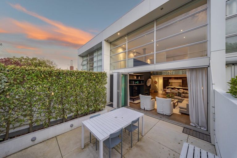 Photo of property in 12 Holly Road, St Albans, Christchurch, 8014
