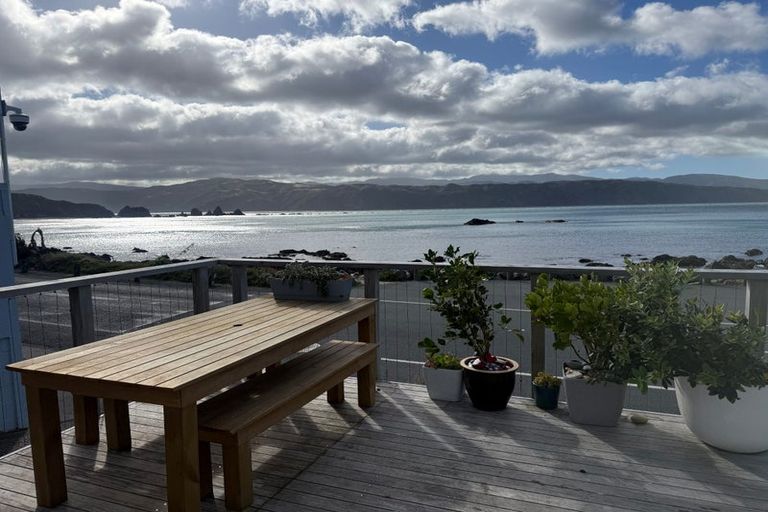 Photo of property in 63 Breaker Bay Road, Breaker Bay, Wellington, 6022