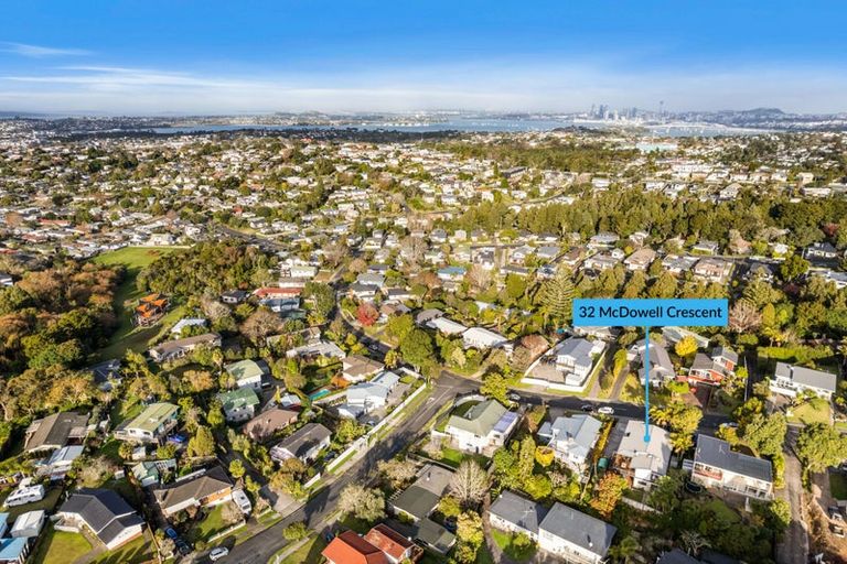 Photo of property in 32 Mcdowell Crescent, Hillcrest, Auckland, 0627