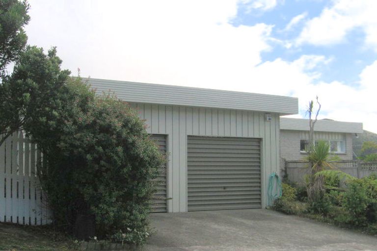 Photo of property in 42 Woodhouse Avenue, Karori, Wellington, 6012