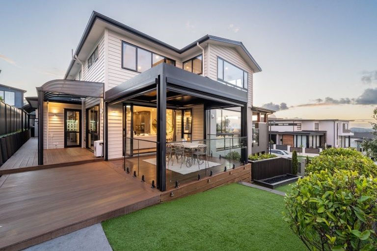 Photo of property in 45 Armstrong Farm Drive, East Tamaki Heights, Auckland, 2016